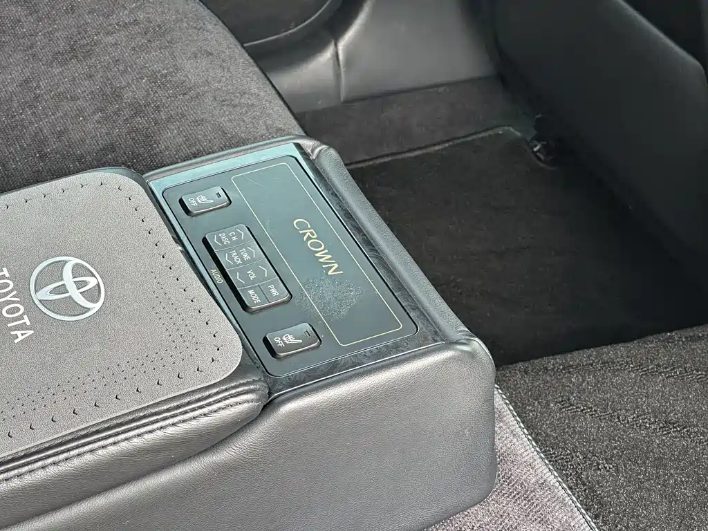 Toyota Crown — миниатюра 25