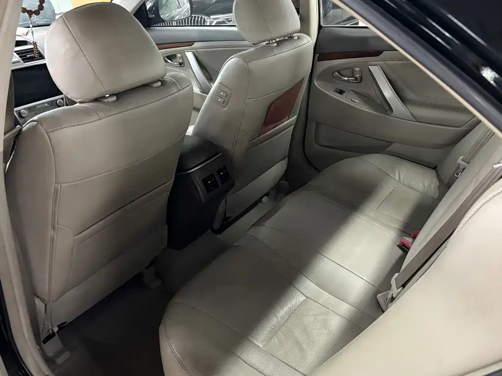 Toyota Camry — миниатюра 9