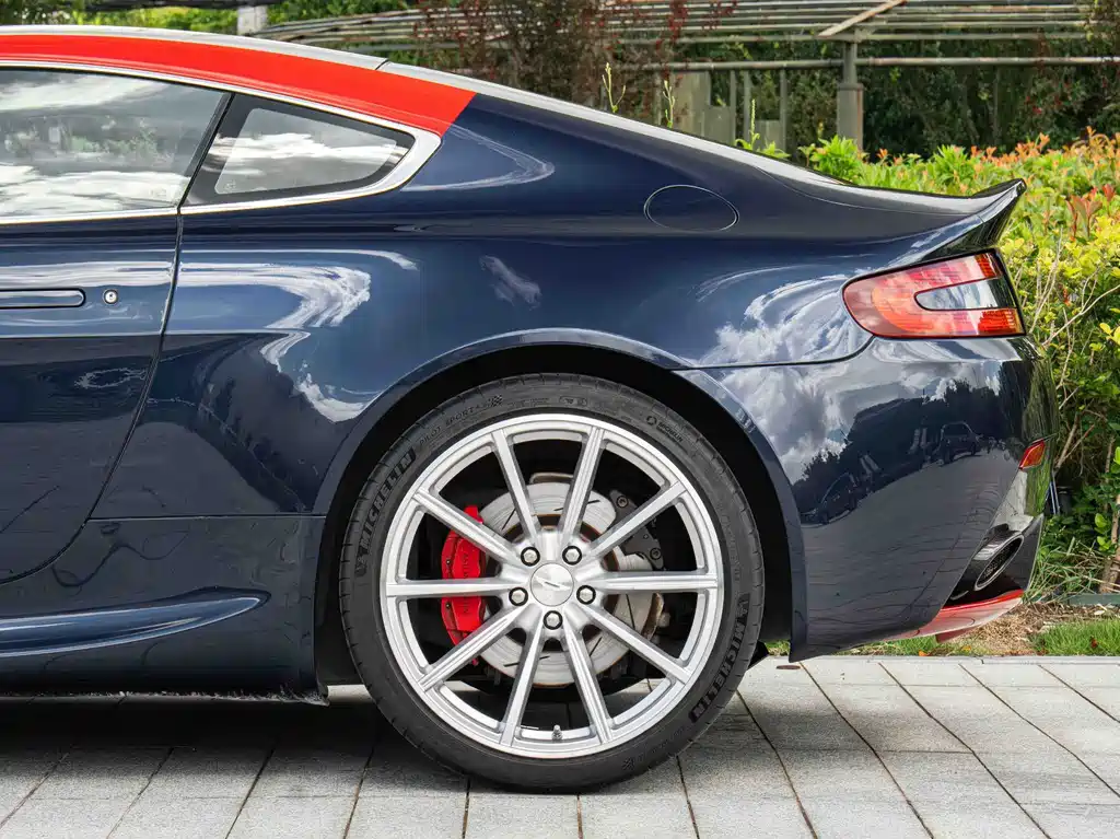 Aston Martin V8 Vantage — миниатюра 6