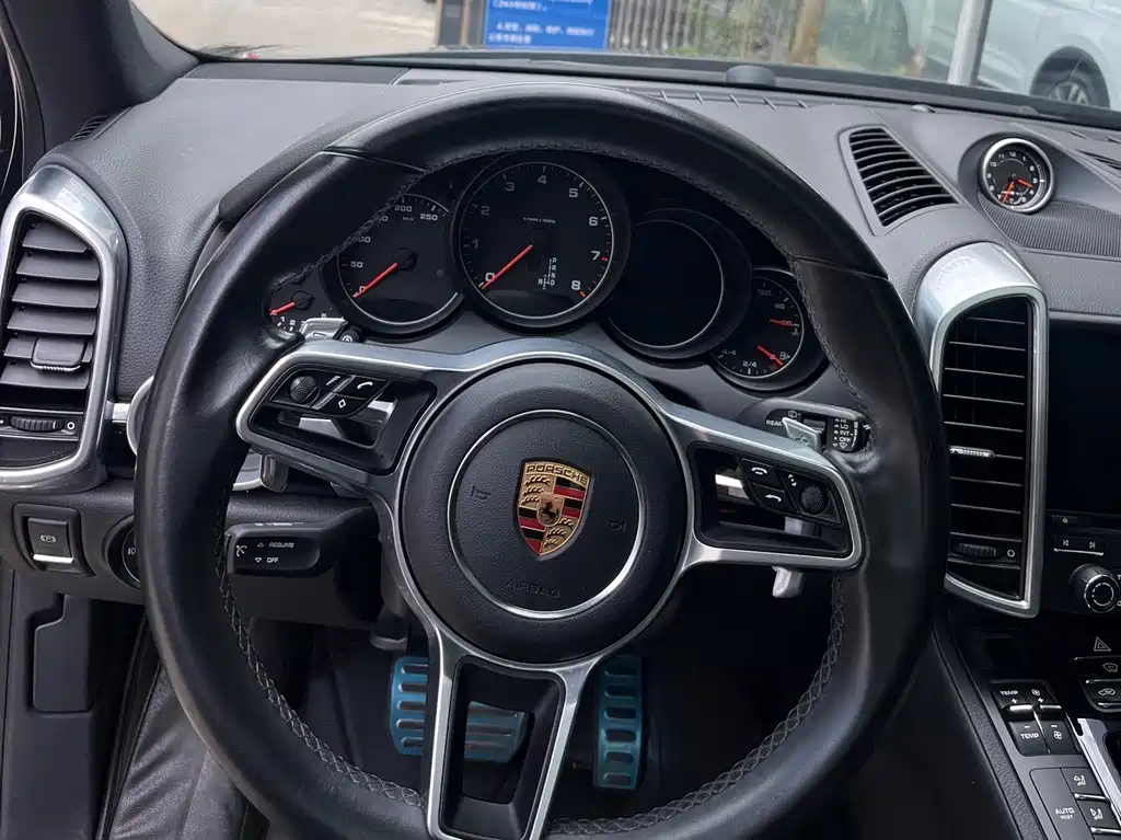 Porsche Cayenne — миниатюра 26