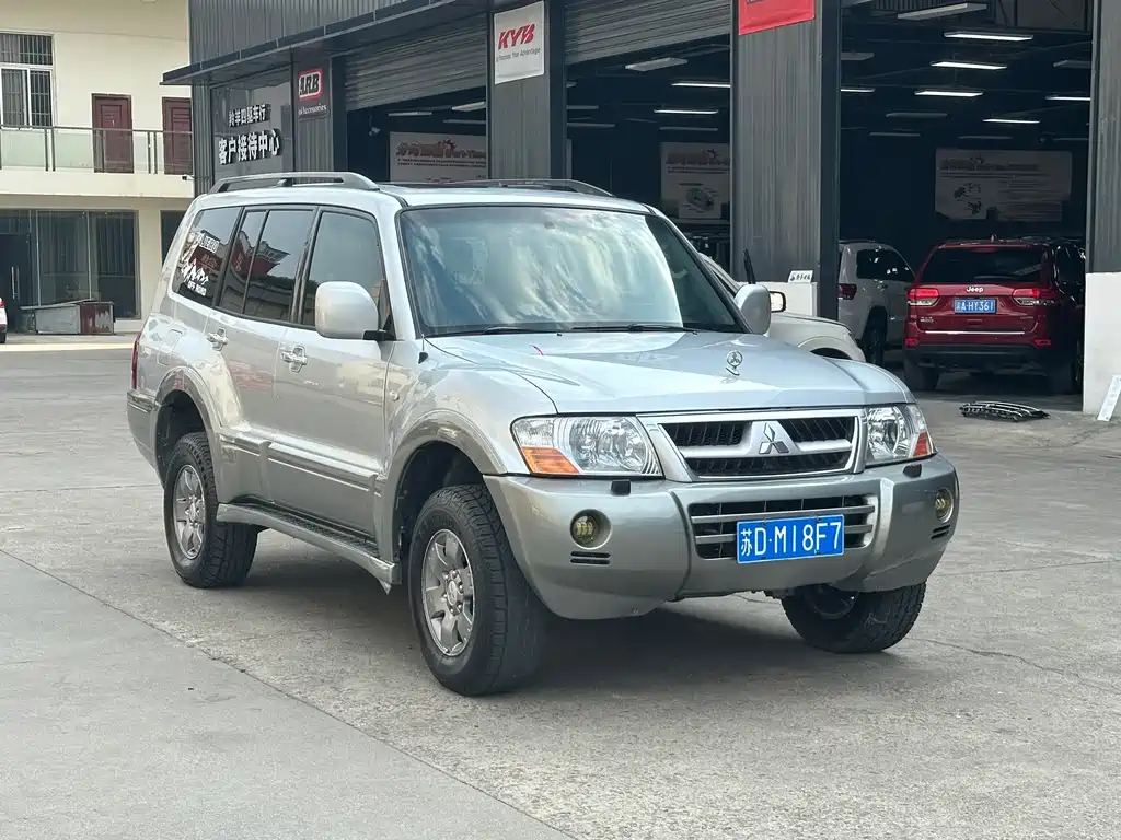 Mitsubishi Pajero — миниатюра 3