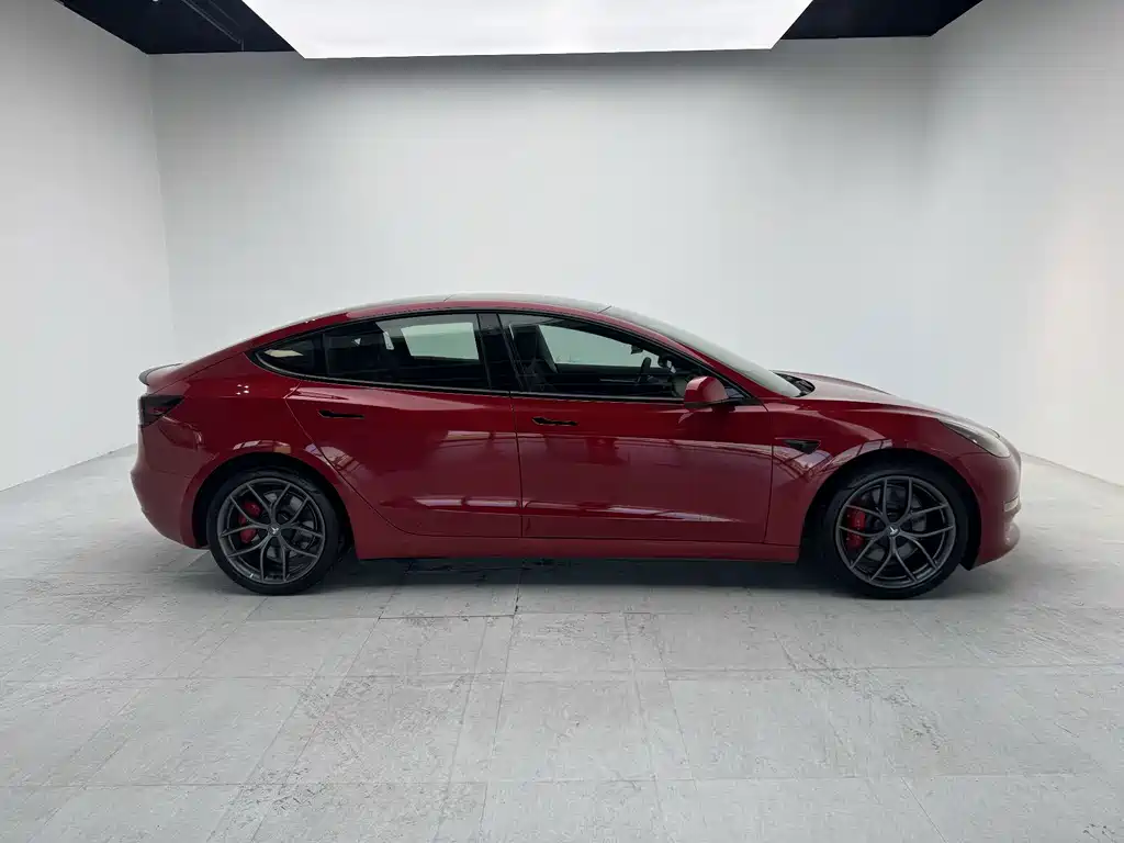Tesla Model 3 — миниатюра 18