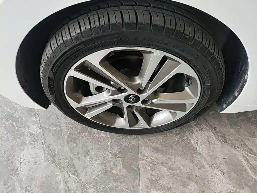 Hyundai Elantra — миниатюра 23