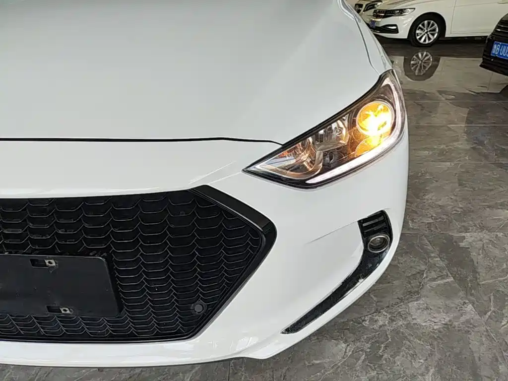 Hyundai Elantra — миниатюра 24