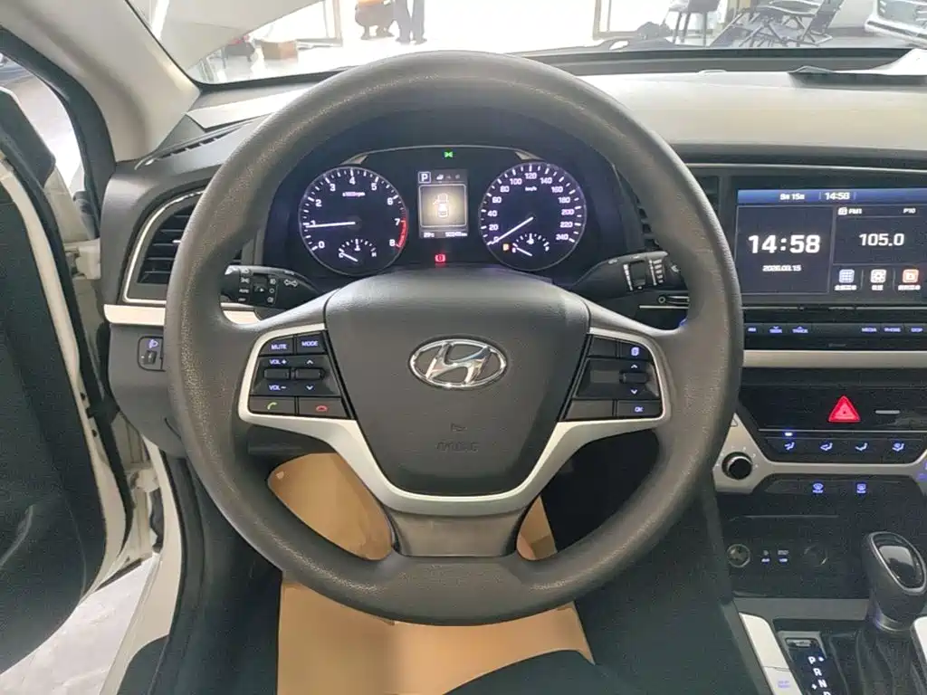 Hyundai Elantra — миниатюра 11