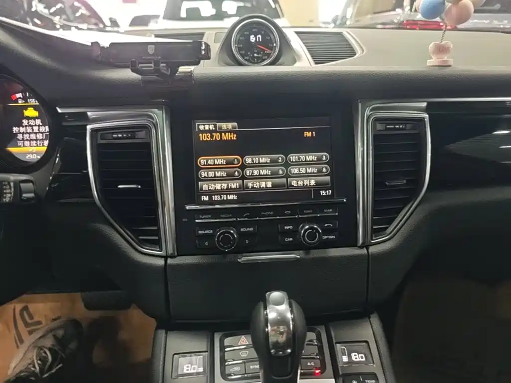 Porsche Macan — миниатюра 13