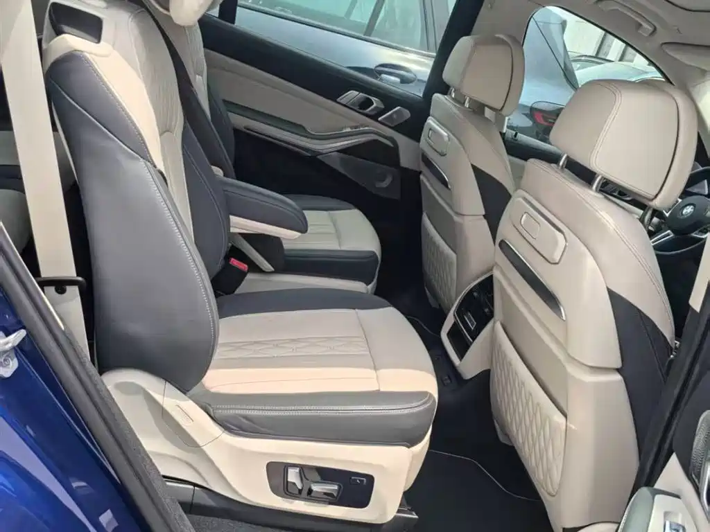 BMW X7 M60i 2026 xDrive M60i