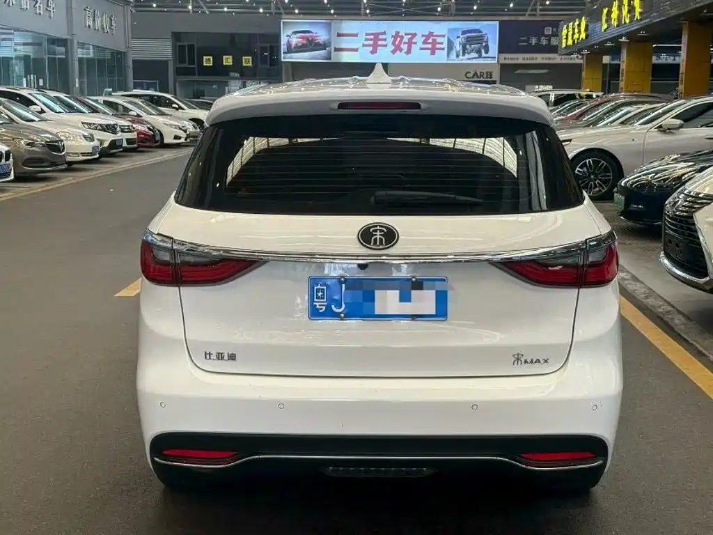BYD MAX — миниатюра 5