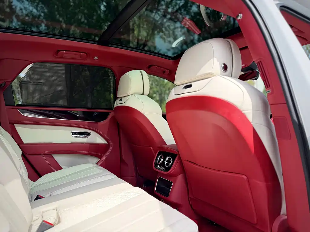 Bentley Bentayga — миниатюра 19