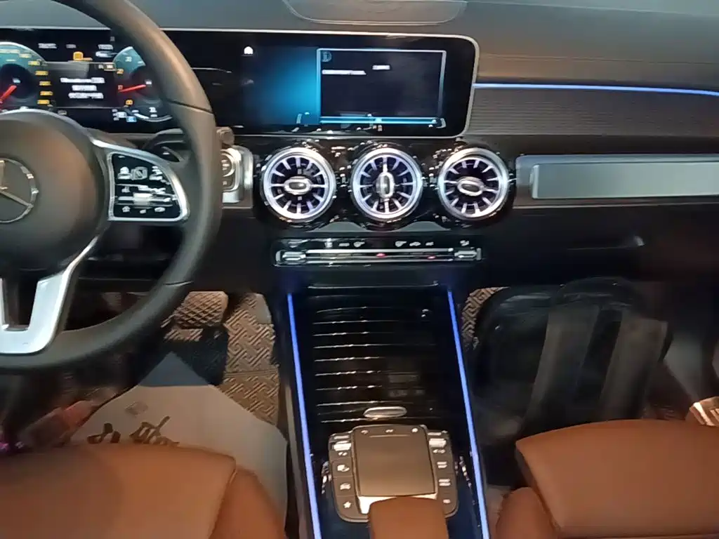 Mercedes-Benz GLB — миниатюра 13