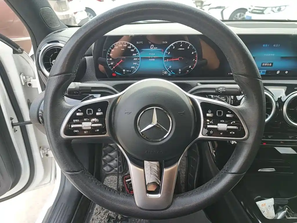 Mercedes-Benz A-Class — миниатюра 11