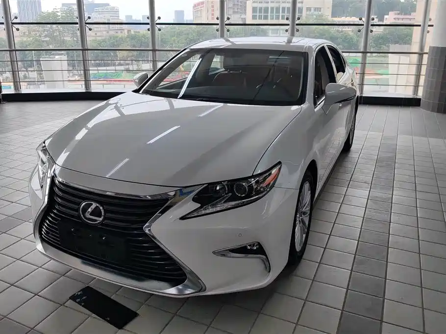 Lexus ES 2017