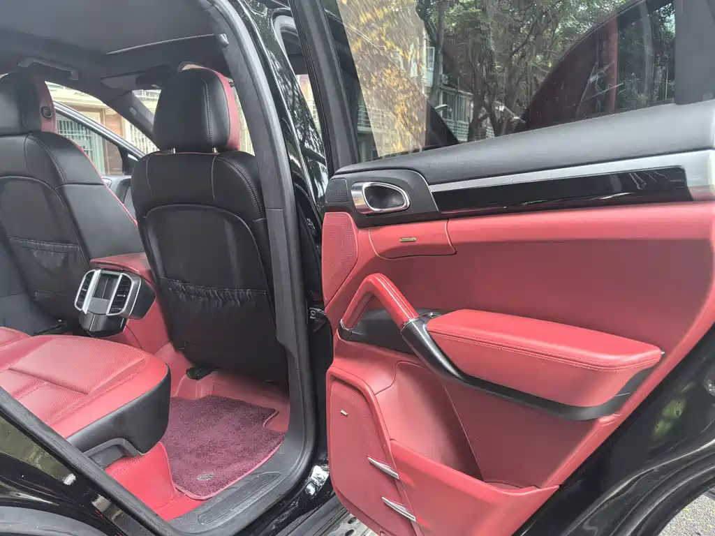 Porsche Cayenne — миниатюра 26