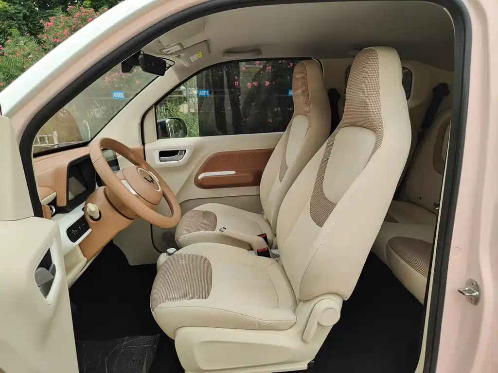 Wuling MINIEV — миниатюра 5