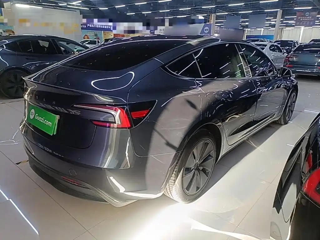 Tesla Model 3 — миниатюра 7