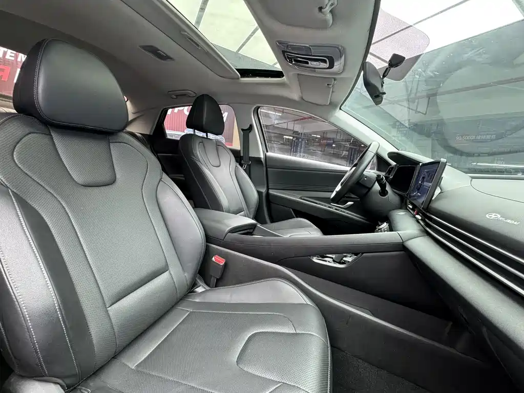 Hyundai Elantra — миниатюра 20