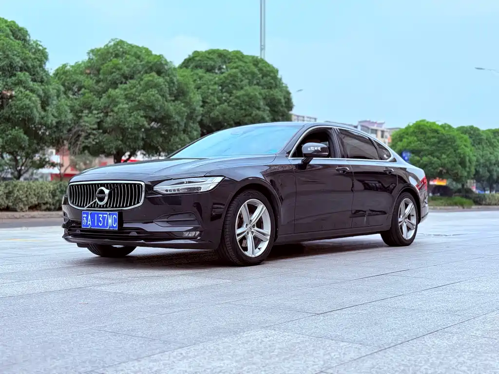 Купить Volvo S90