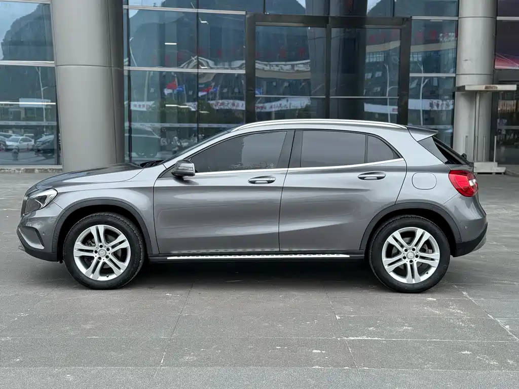 MERCEDES-BENZ GLA