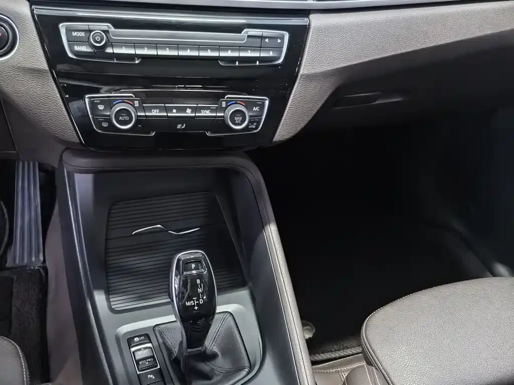 BMW X1 2022 sDrive25Li Lead