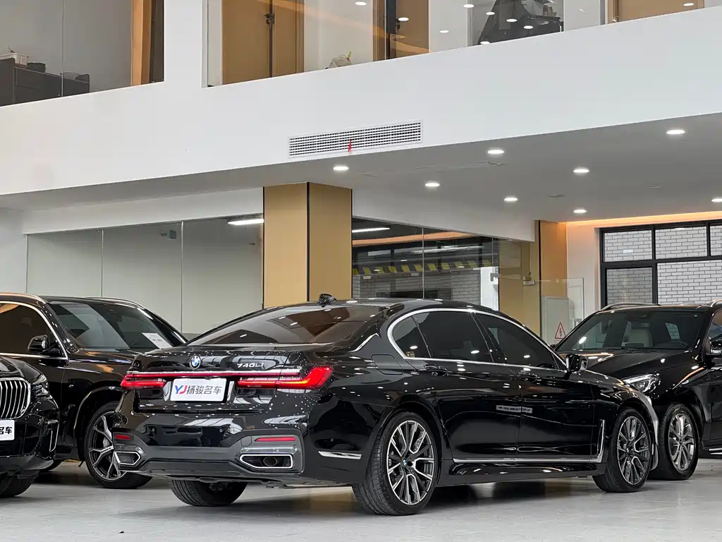 BMW 7 Series — миниатюра 3