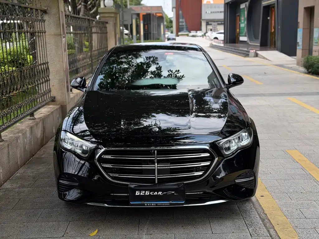 Mercedes-Benz E-Class — миниатюра 2