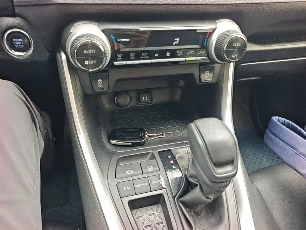 Toyota RAV4 — миниатюра 14