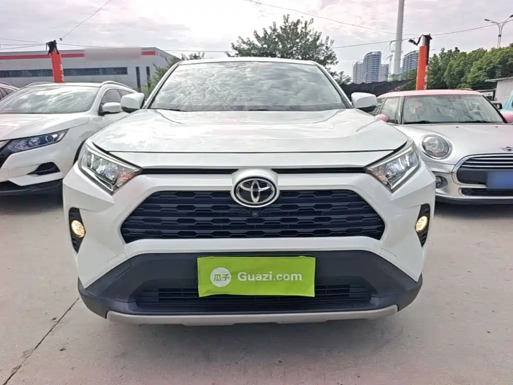 Toyota RAV4 — миниатюра 3
