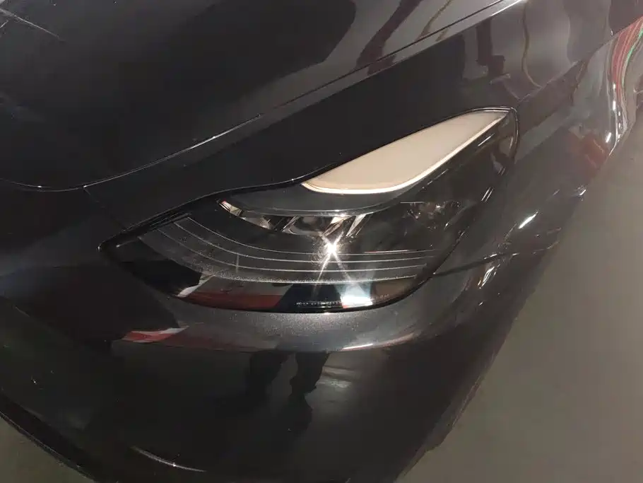 Tesla Model Y — миниатюра 5