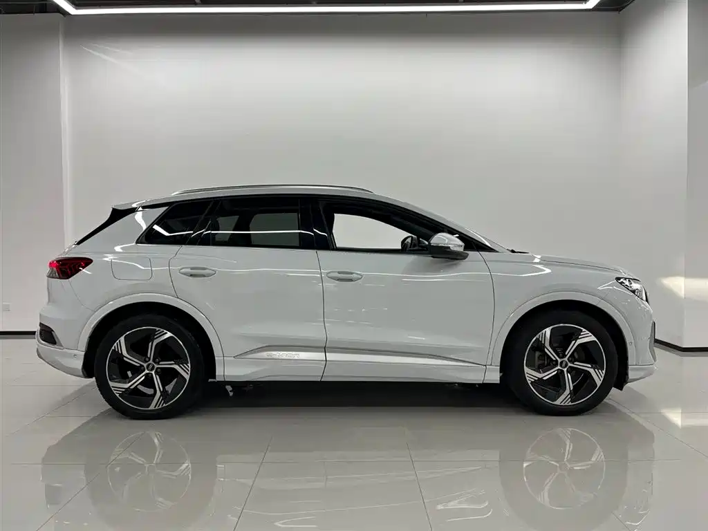 Audi Q4 e-tron — миниатюра 3