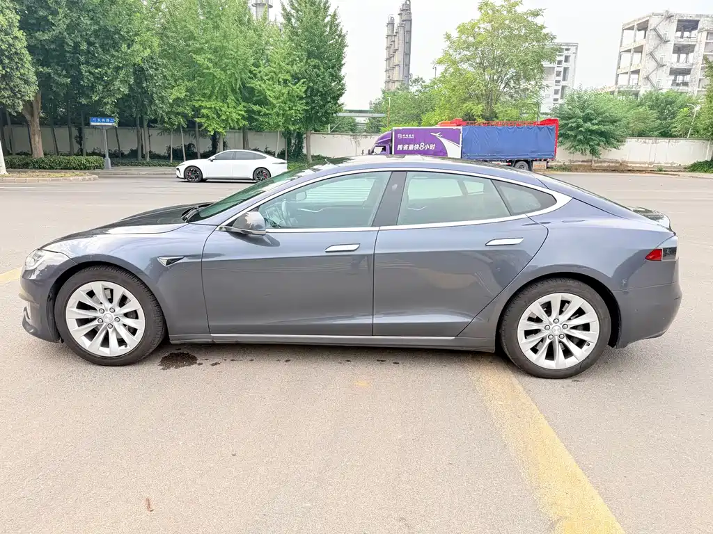 Tesla Model S — миниатюра 8