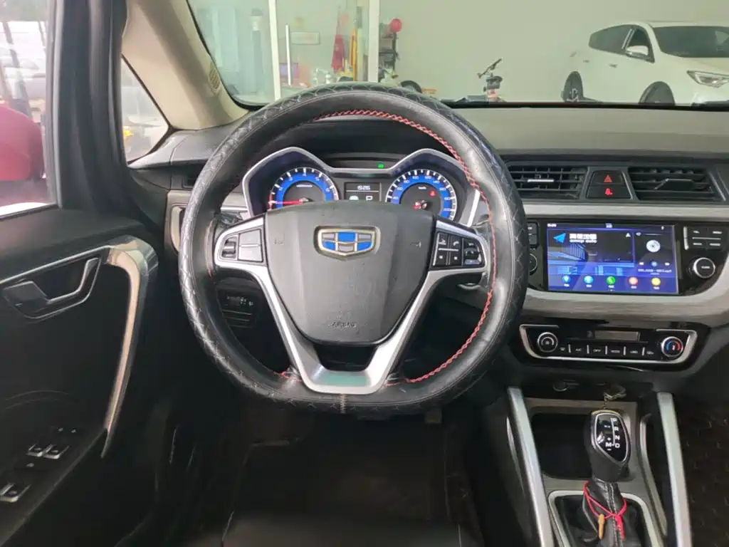 Geely Vision X3 — миниатюра 11