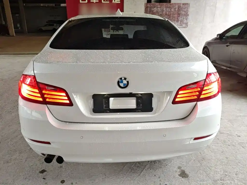 BMW 5 Series — миниатюра 6