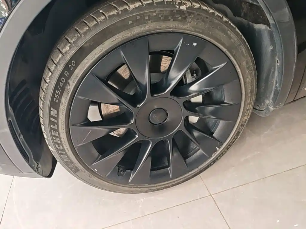 Tesla Model Y — миниатюра 23