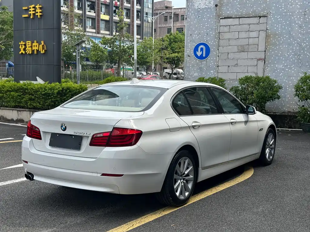 BMW 5 Series — миниатюра 16