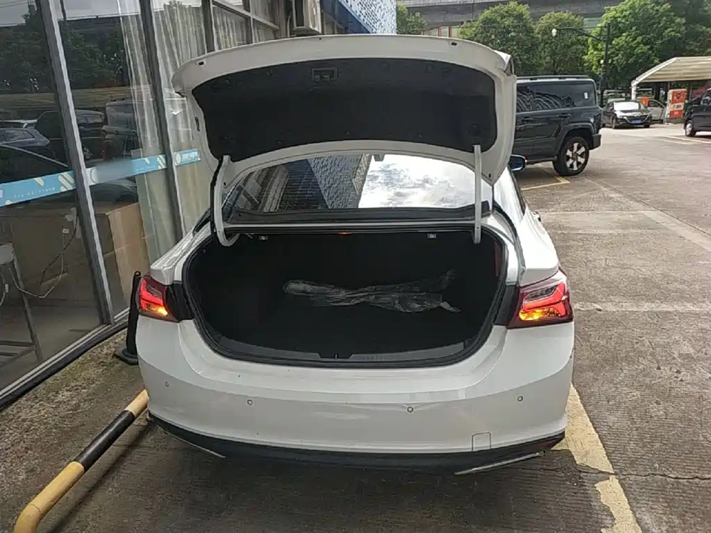 Chevrolet Malibu XL — миниатюра 19