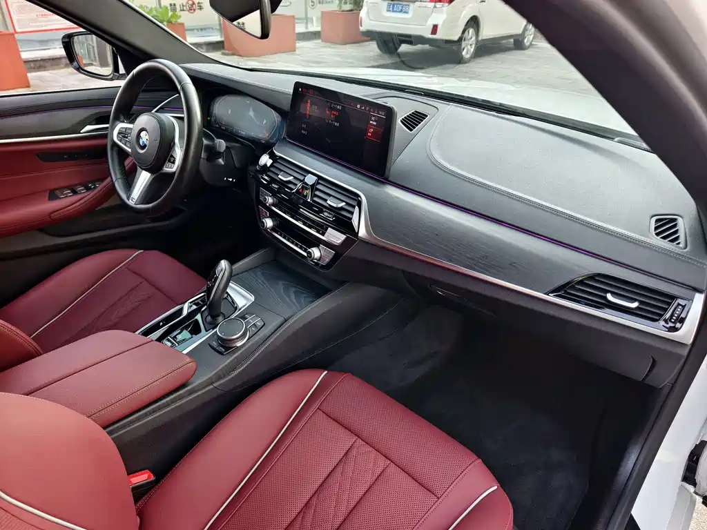 BMW 5 Series — миниатюра 16