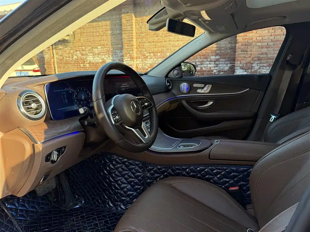 Mercedes-Benz E-Class — миниатюра 9
