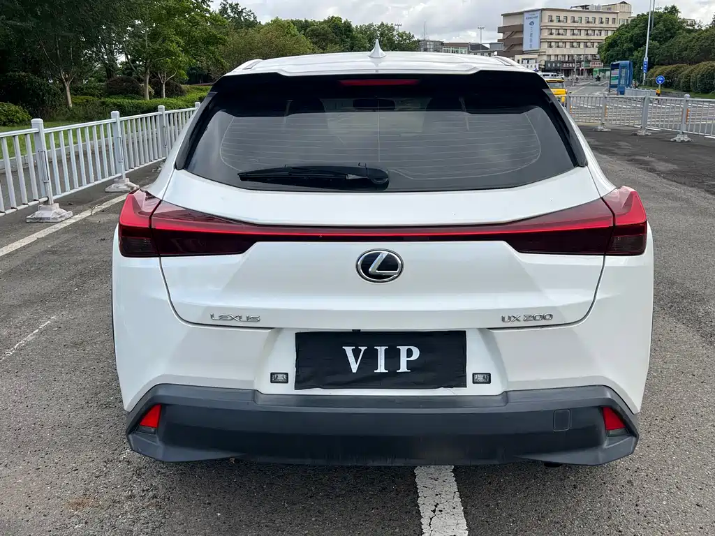 Lexus UX — миниатюра 13