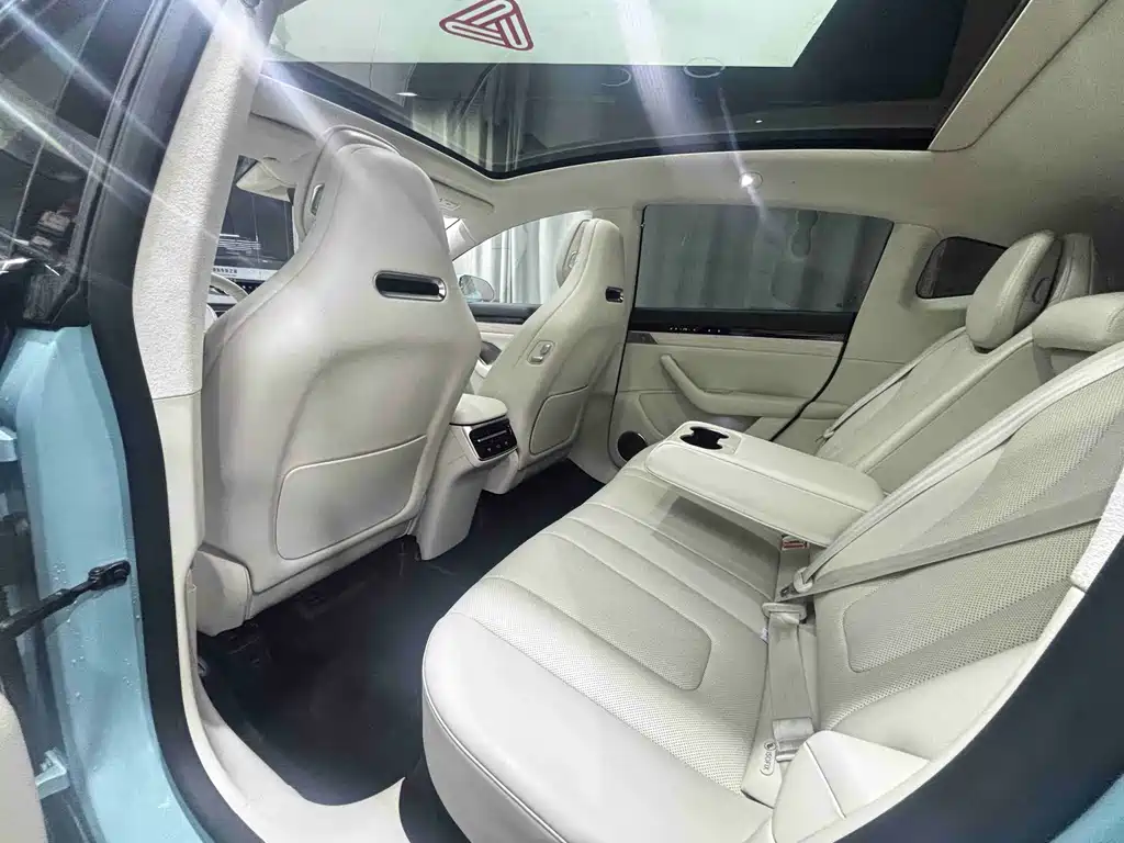 AITO WISDOM WORLD R7