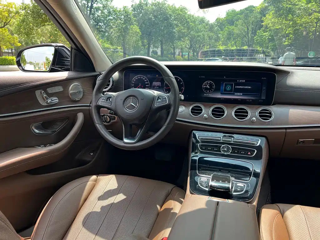 Mercedes-Benz E-Class — миниатюра 16