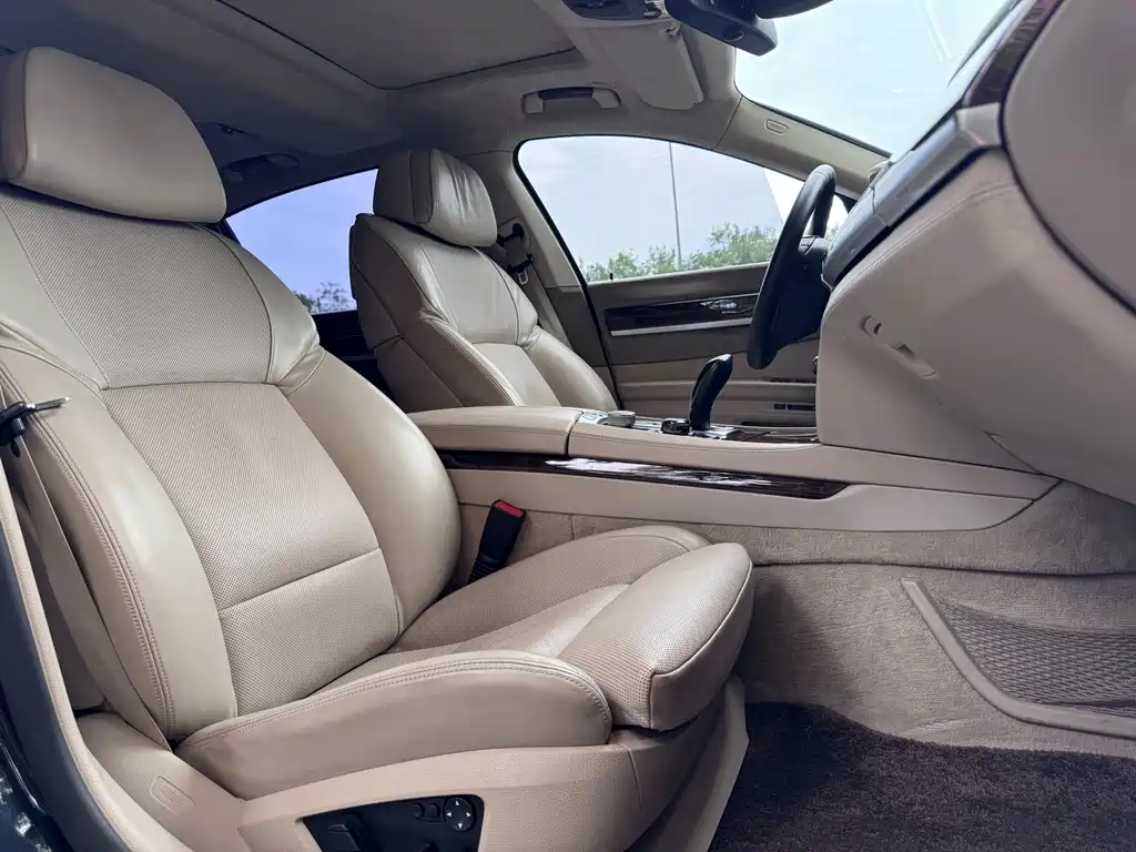 BMW 7 Series — миниатюра 20