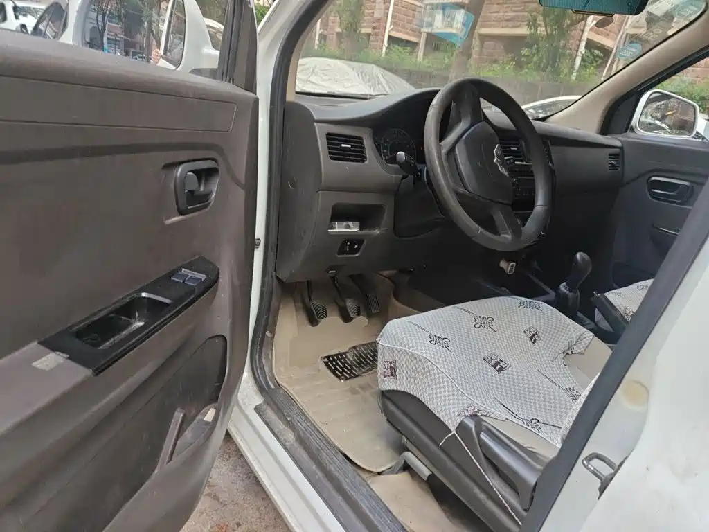 Wuling Rongguang V — миниатюра 17