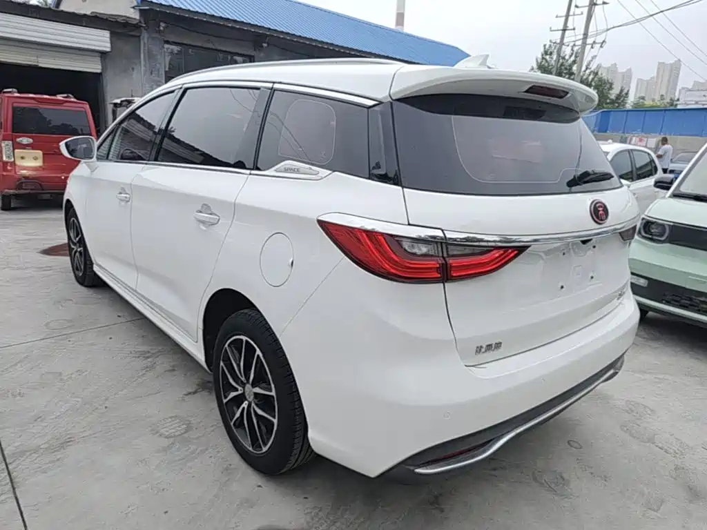 BYD MAX — миниатюра 5