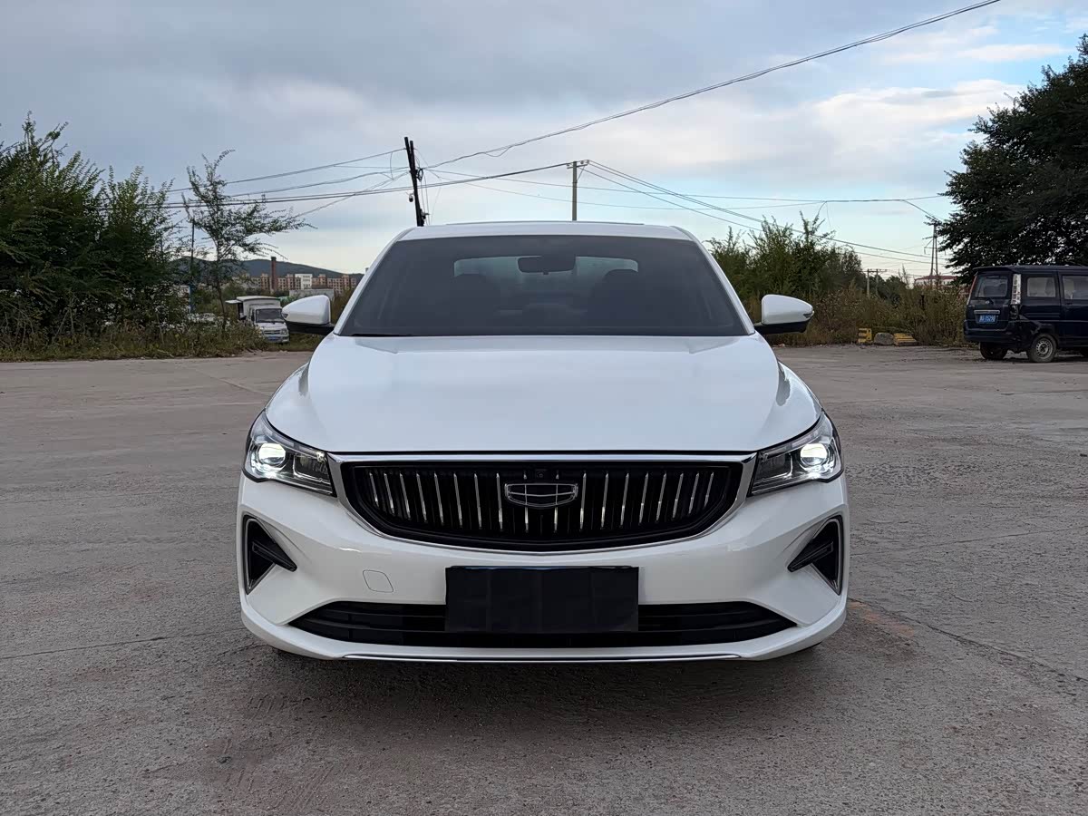 Geely Emgrand 1.5 л 2023 г. Белый, пробег 10000 км