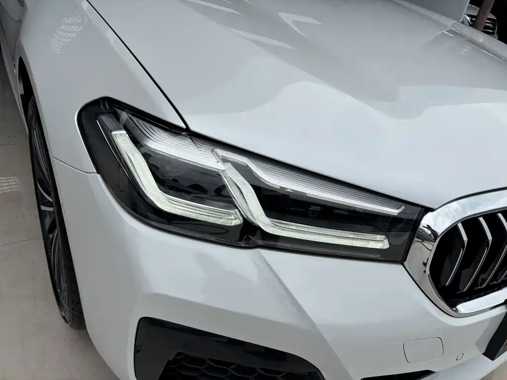 BMW 5 Series — миниатюра 8