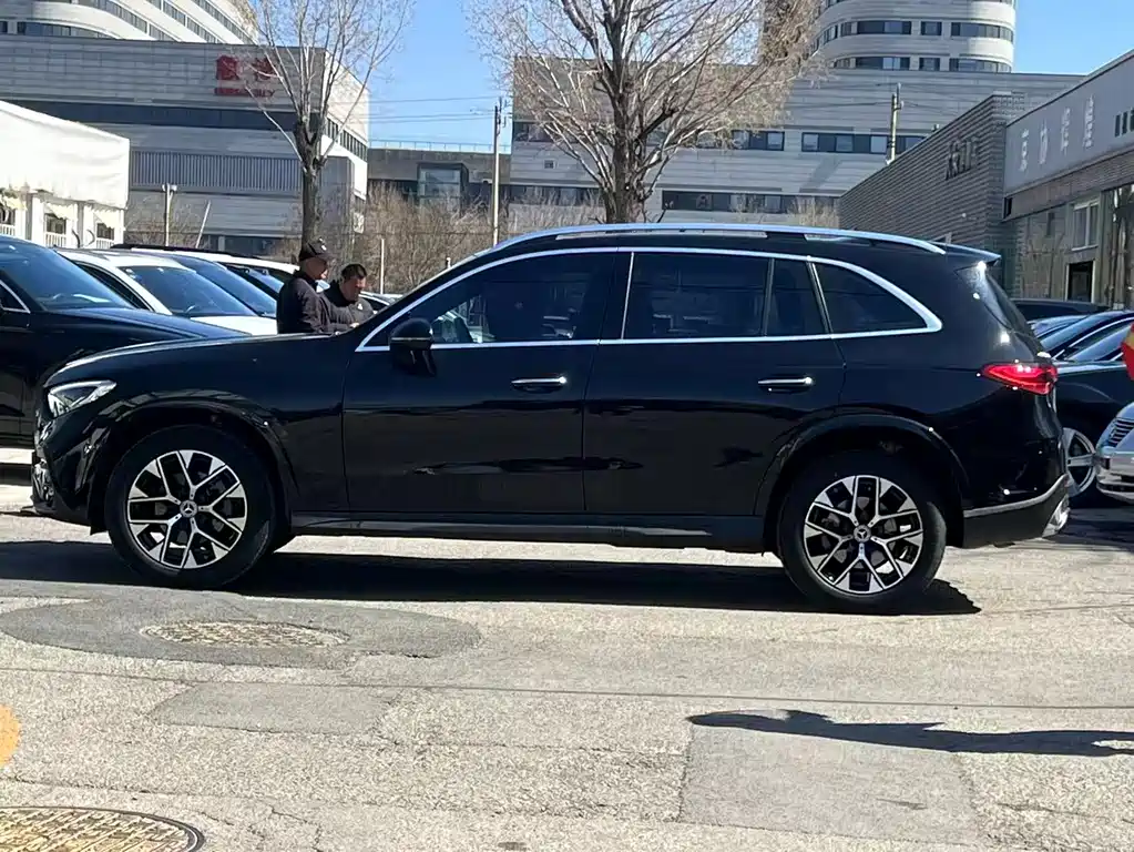 Mercedes-Benz GLC 2023 GLC 260 L 4MATIC Luxury 5 мест