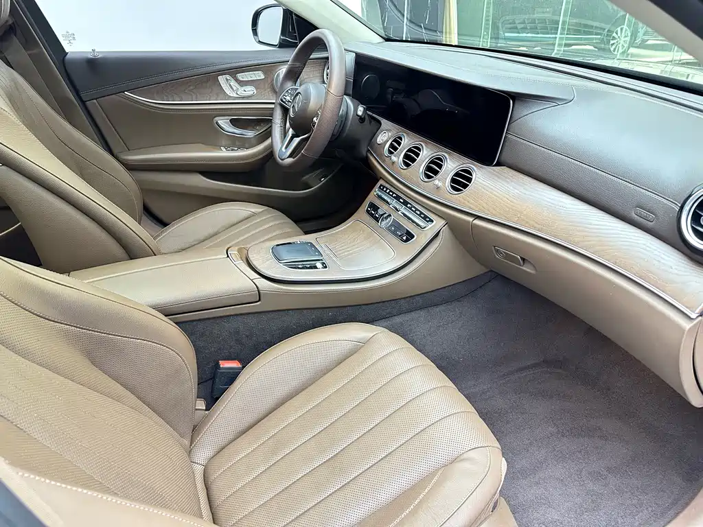 Mercedes-Benz E-Class — миниатюра 20