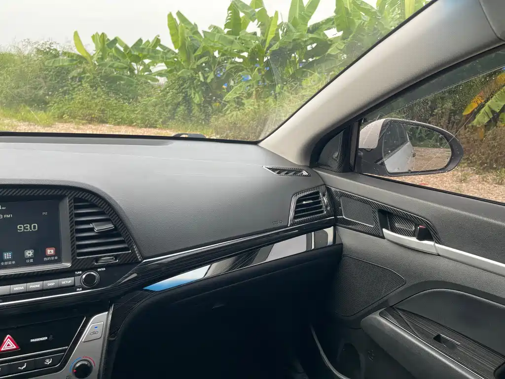 Hyundai Elantra — миниатюра 18