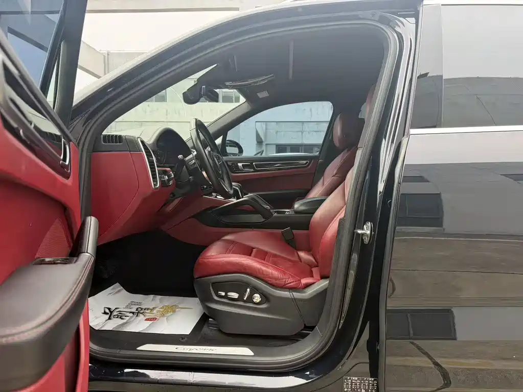 Porsche Cayenne — миниатюра 4