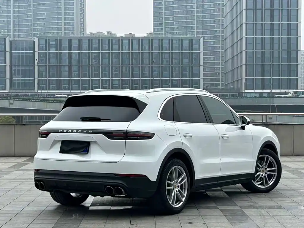 Porsche Cayenne — миниатюра 6